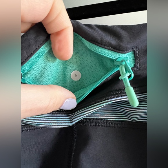 Lululemon Run: Inspire Crop II - size 6 - Picture 6 of 6